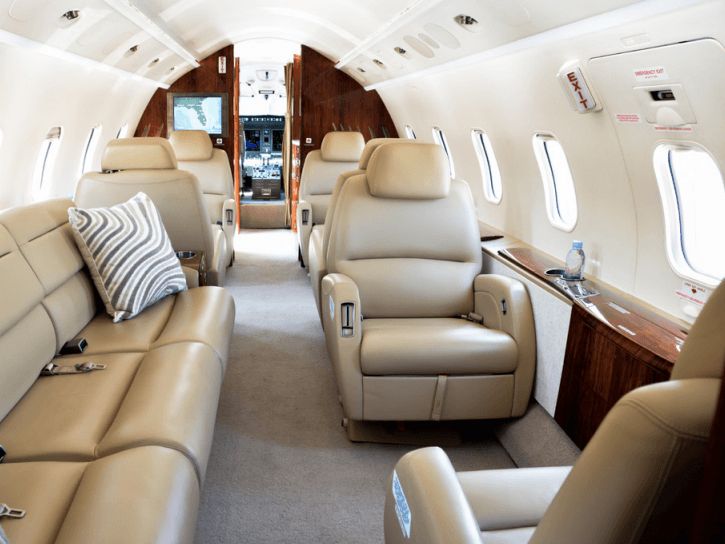 Challenger 300 N15HR