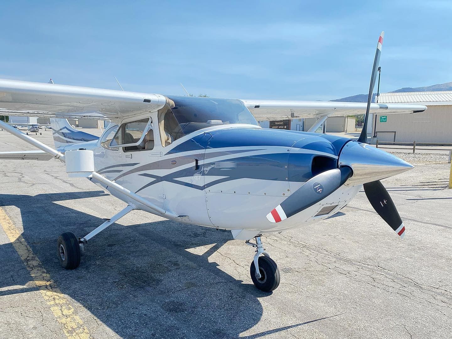 Cessna 182 N163DD