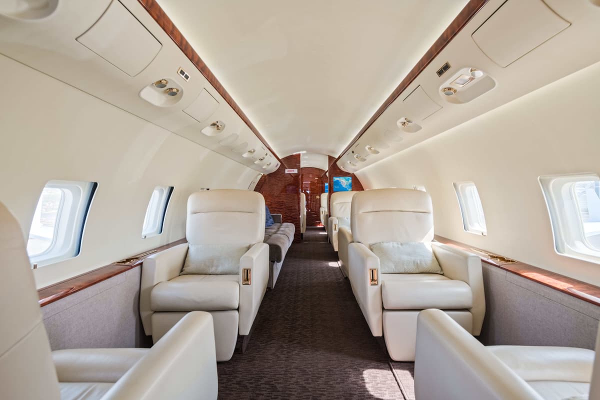 Challenger 850 N168SW