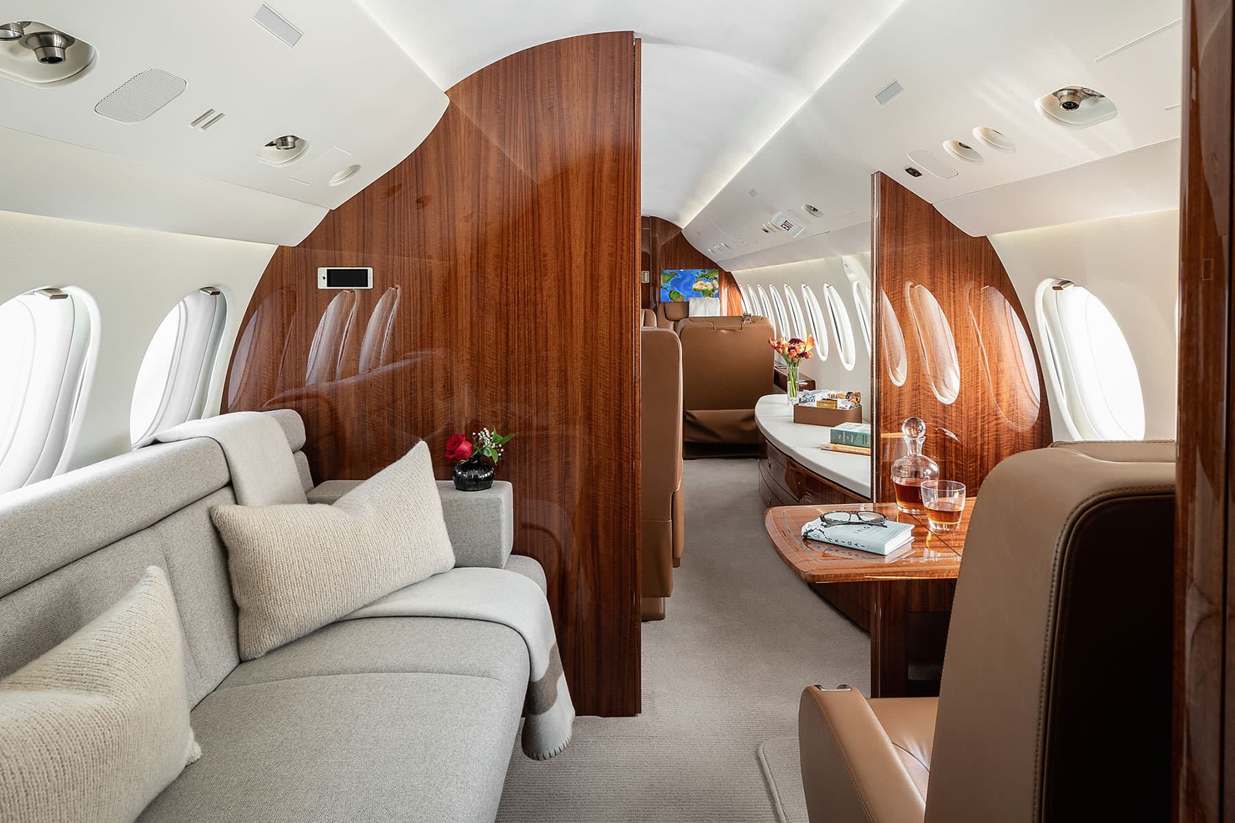 Falcon 7X N16HA