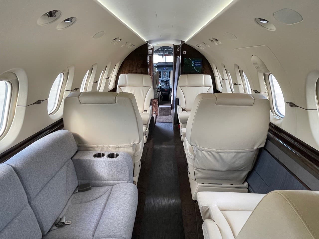 Hawker 900XP N176US