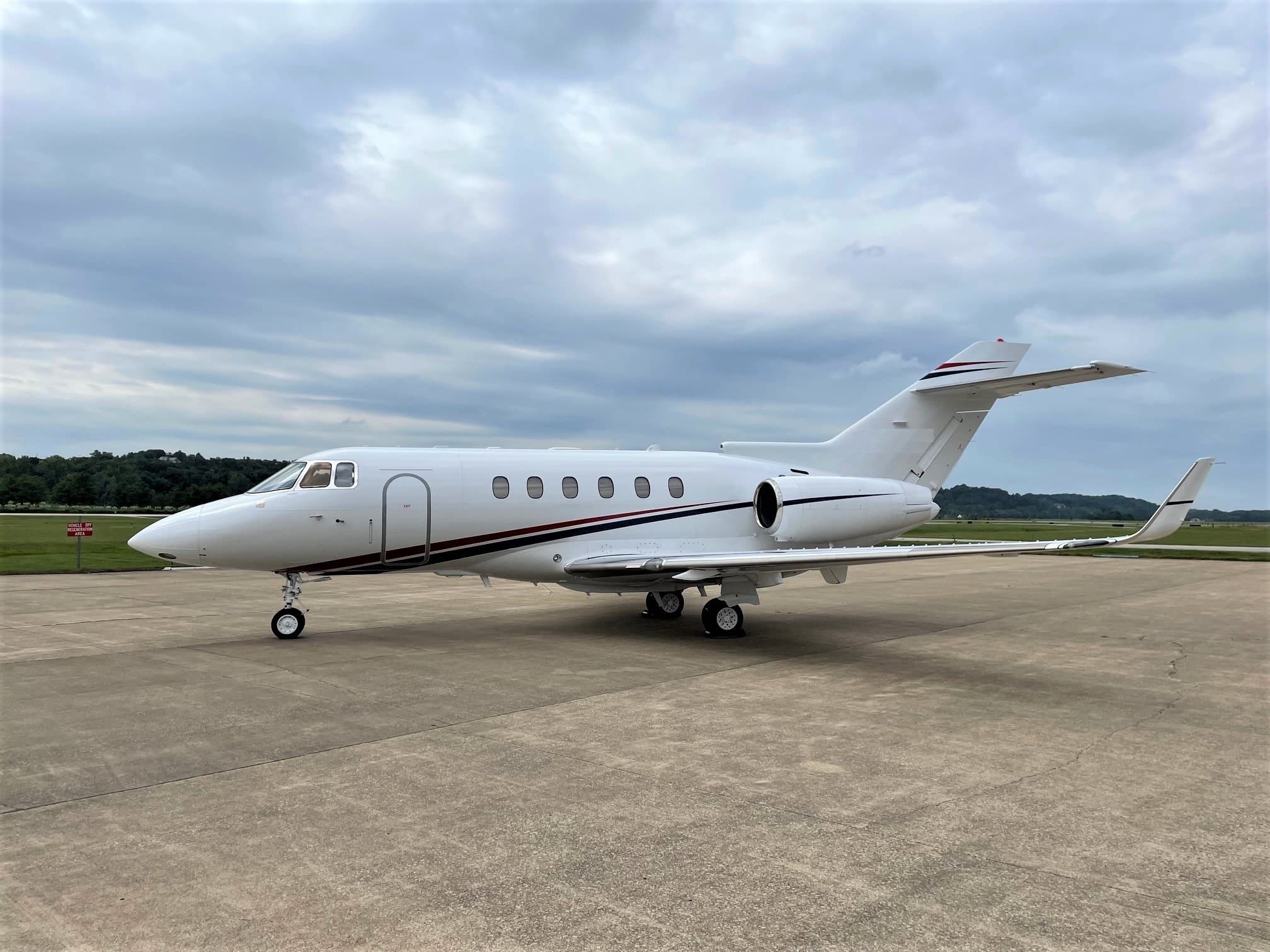Hawker 900XP N176US