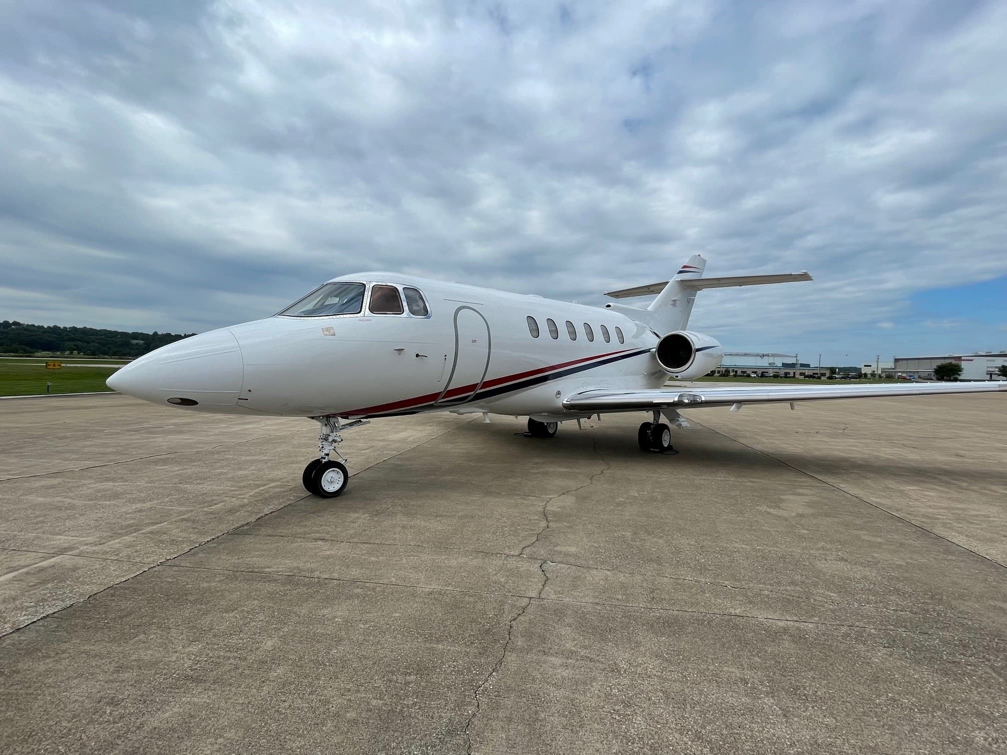 Hawker 900XP N176US