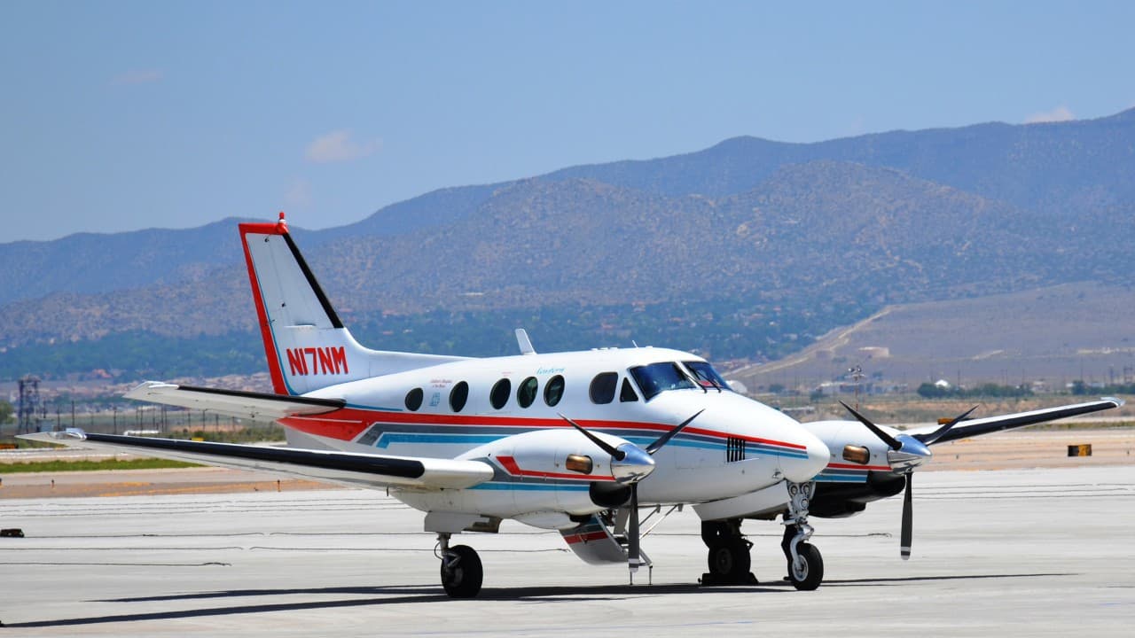Beechcraft King Air E90 N17NM
