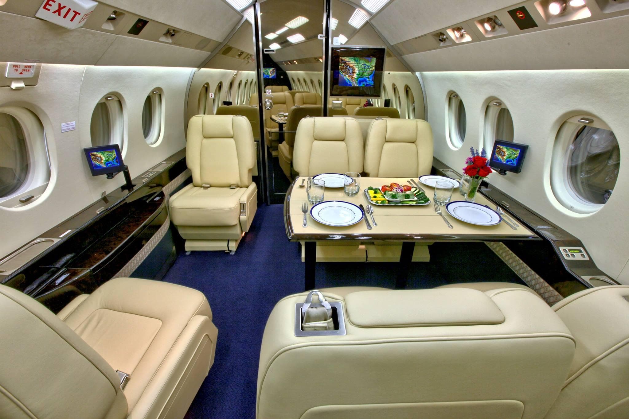 Falcon 2000 N187AA