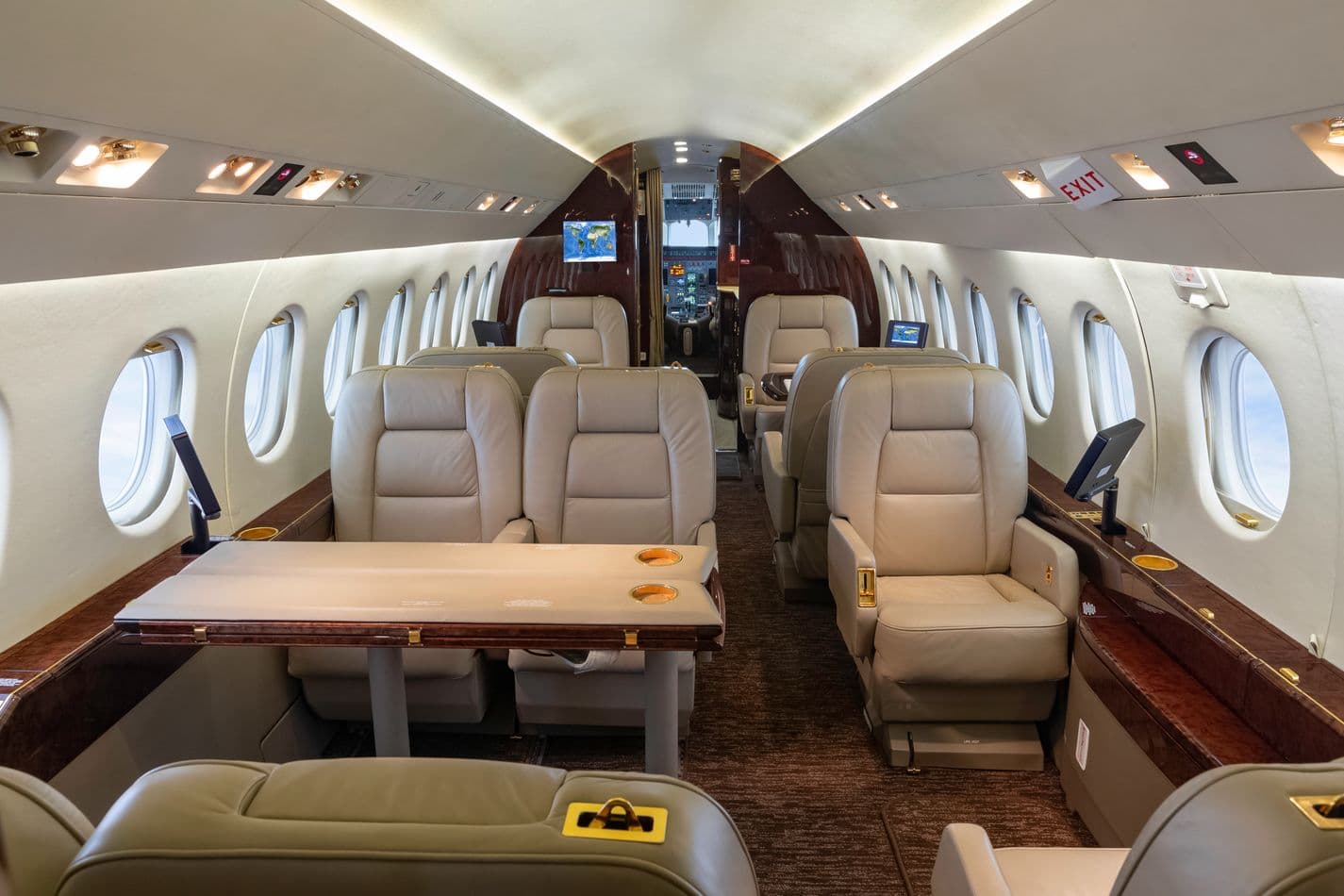 Falcon 2000 N190SA