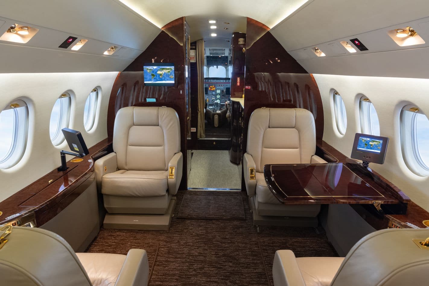 Falcon 2000 N190SA