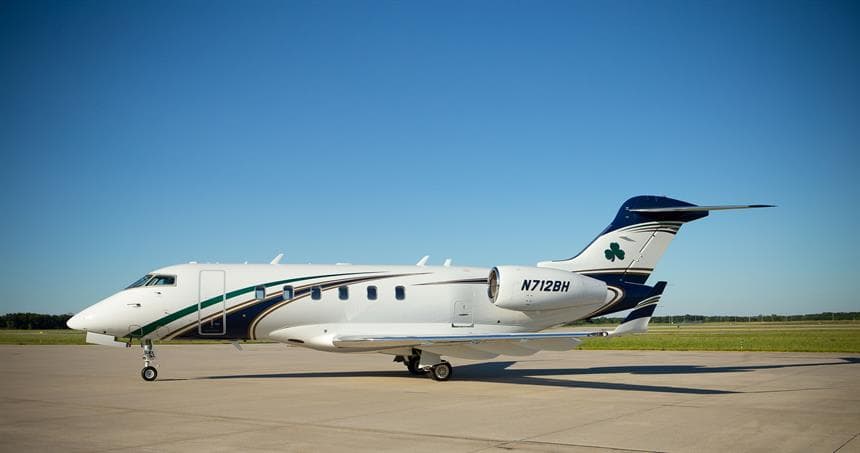 Challenger 300 N1933N