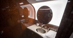 Challenger 300 N1933N