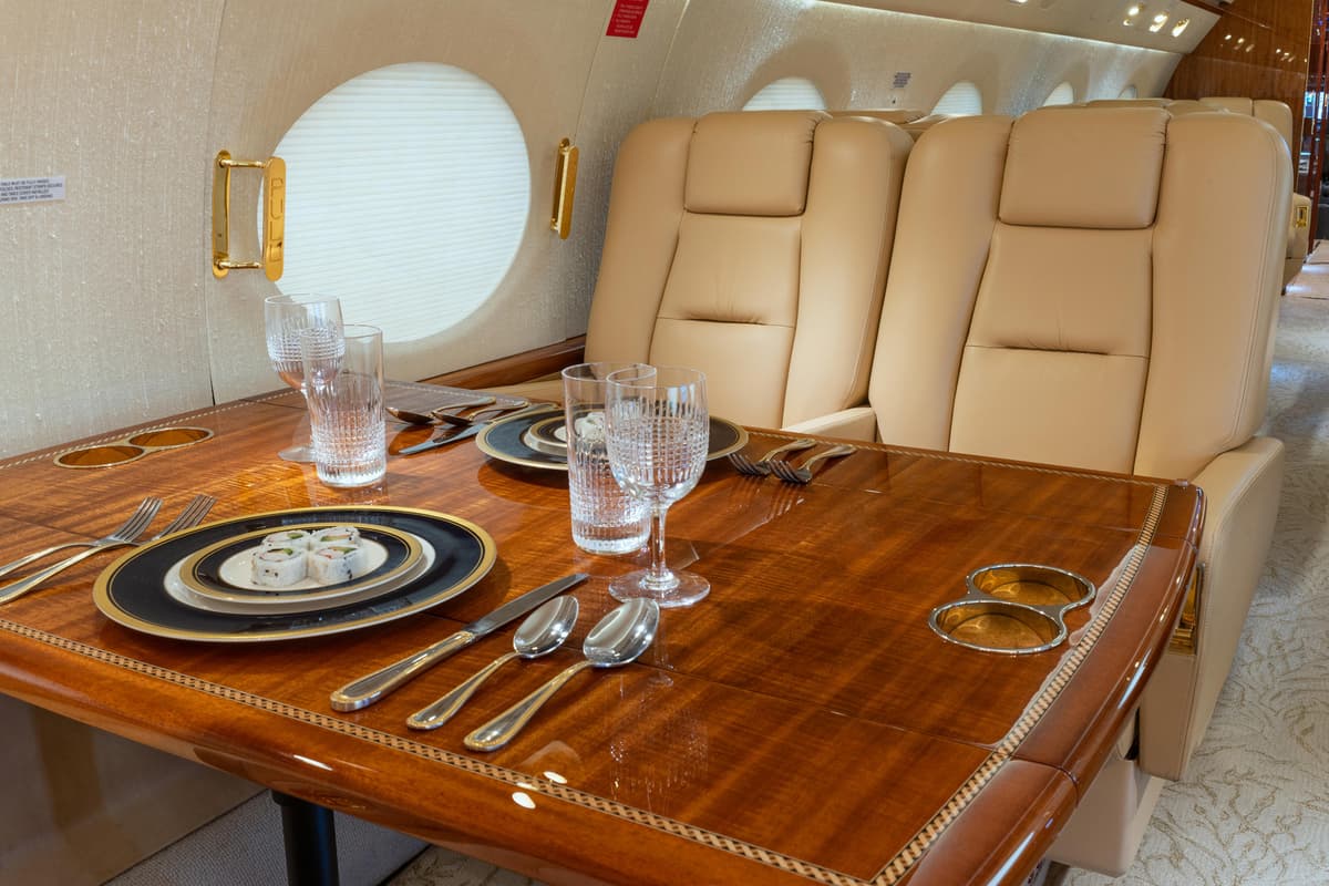 Gulfstream G550 N1EB