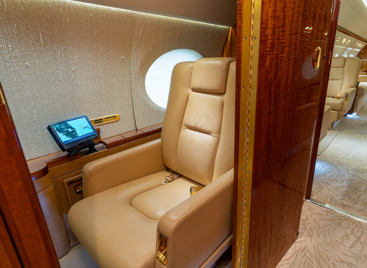 Gulfstream G550 N1EB