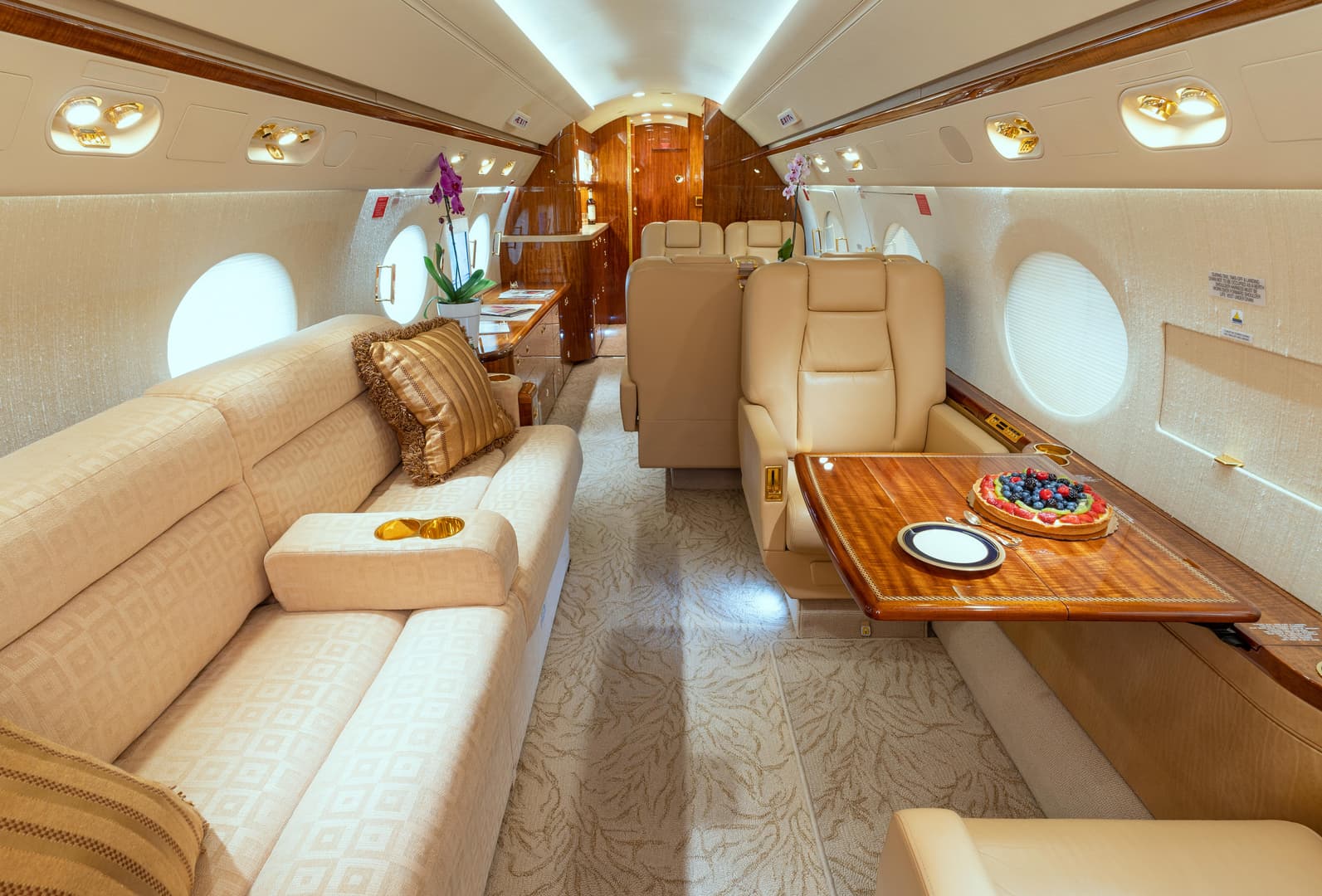 Gulfstream G550 N1EB