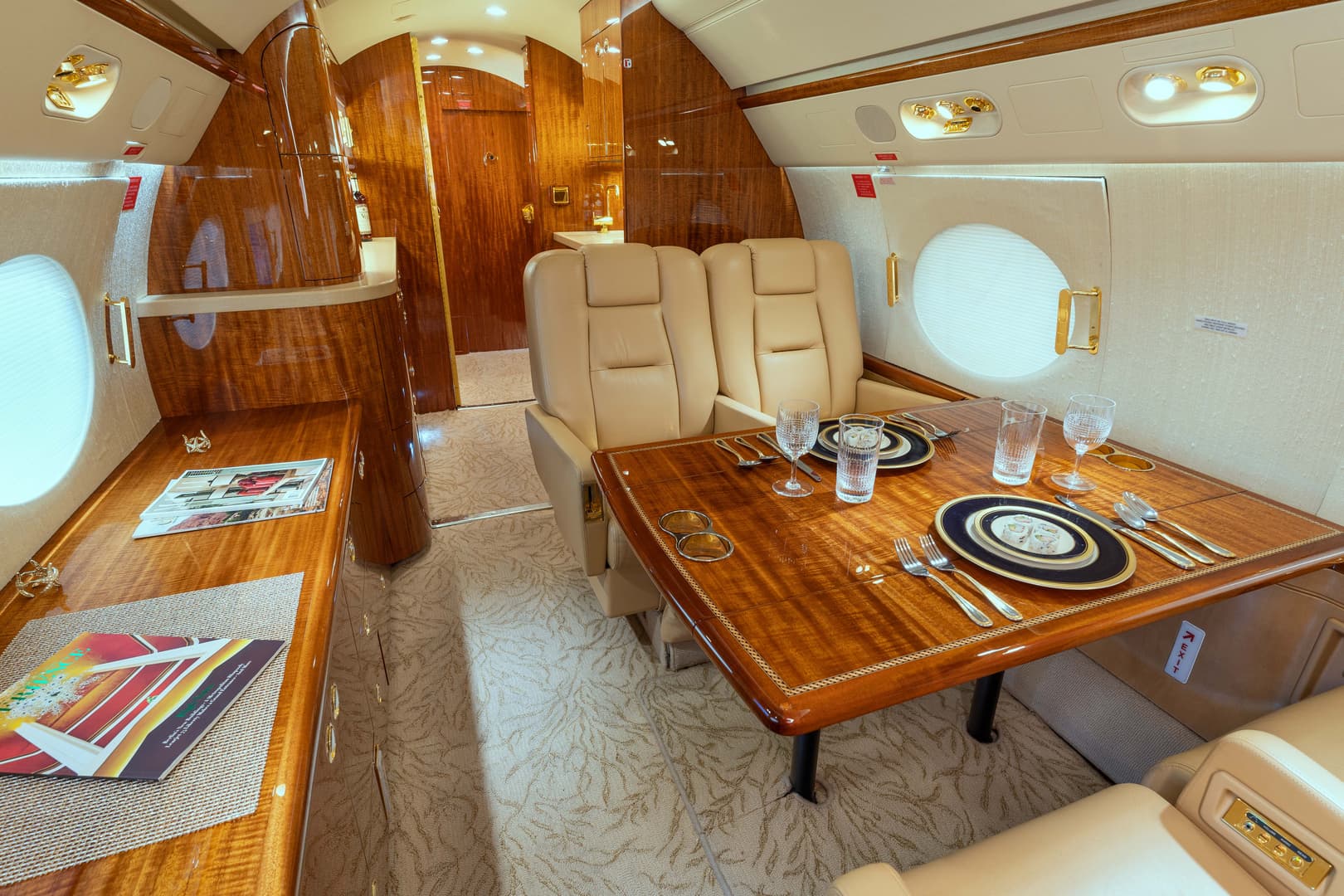 Gulfstream G550 N1EB