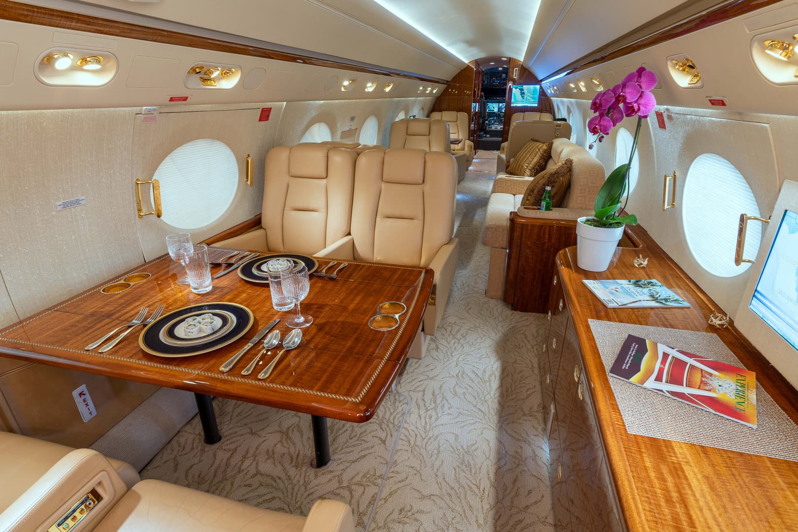 Gulfstream G550 N1EB