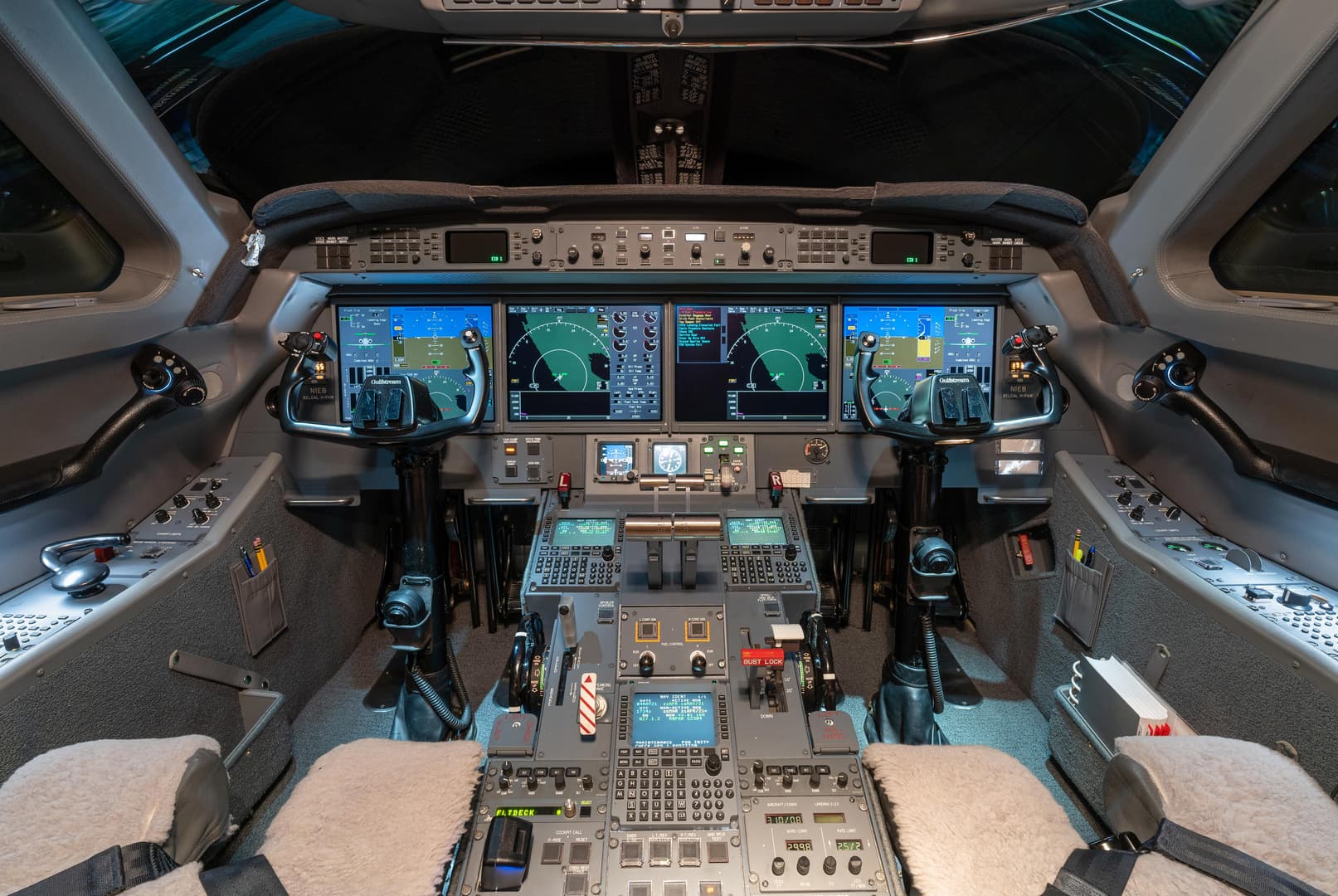 Gulfstream G550 N1EB