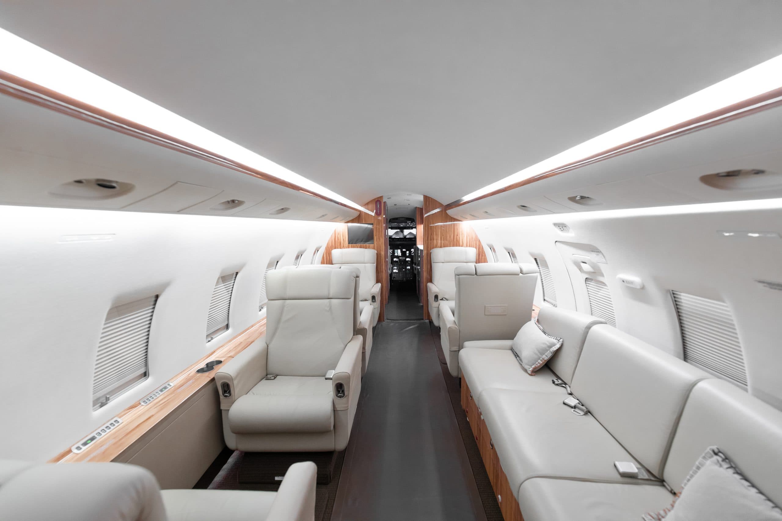 Challenger 604 N1VR