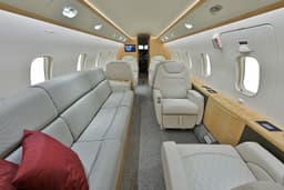 Challenger 300 N211JB