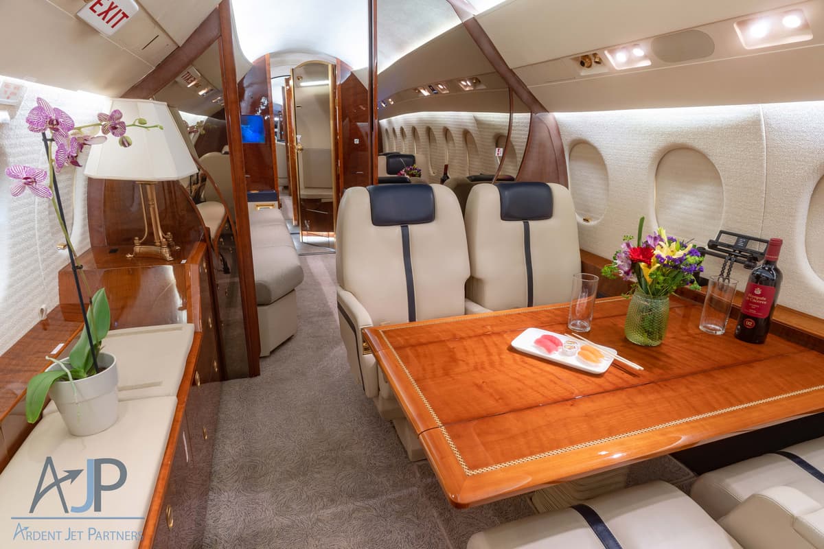 Falcon 900EX N212U