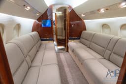 Falcon 900EX N212U