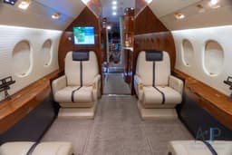 Falcon 900EX N212U