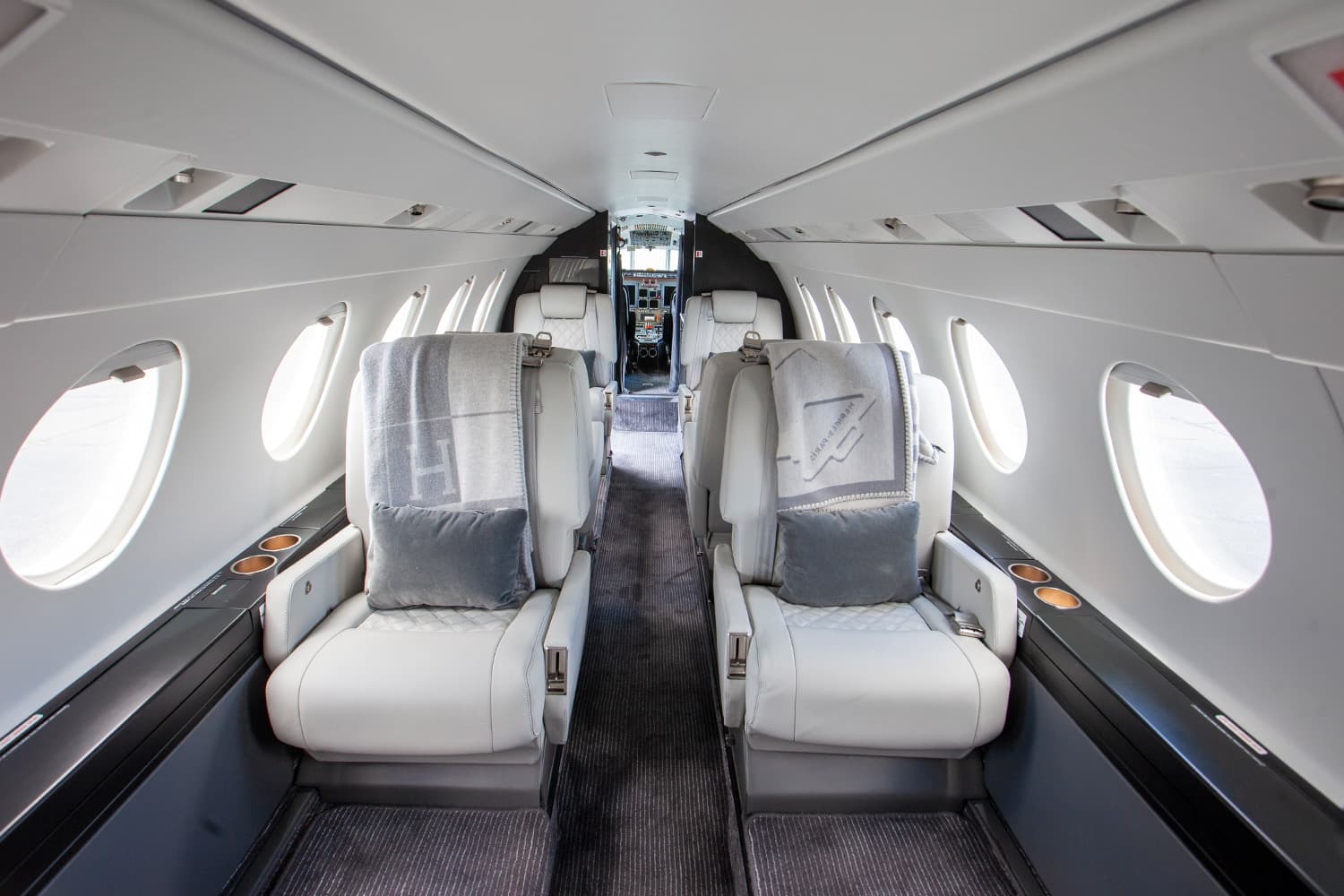 Falcon 50EX N214DV