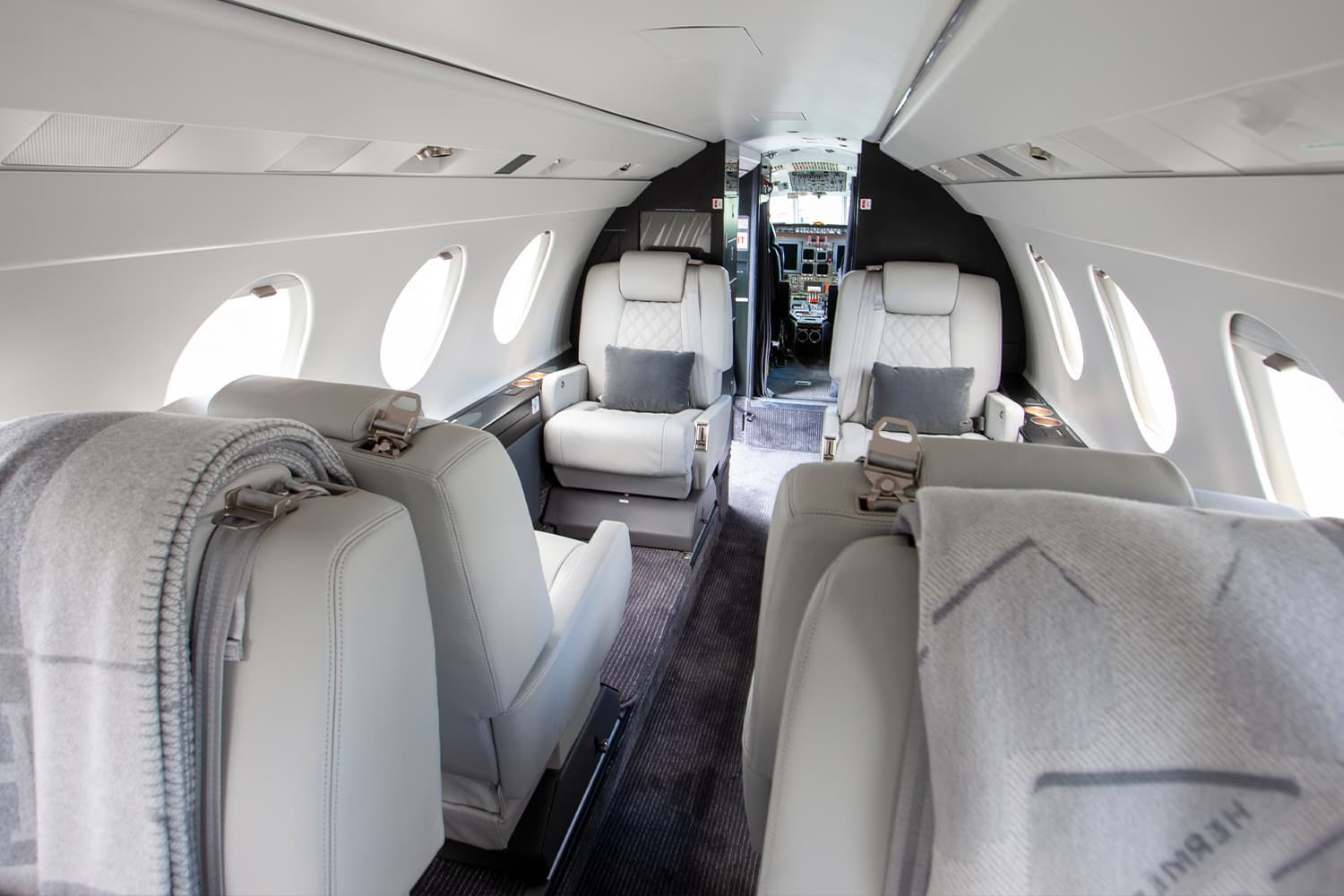 Falcon 50EX N214DV