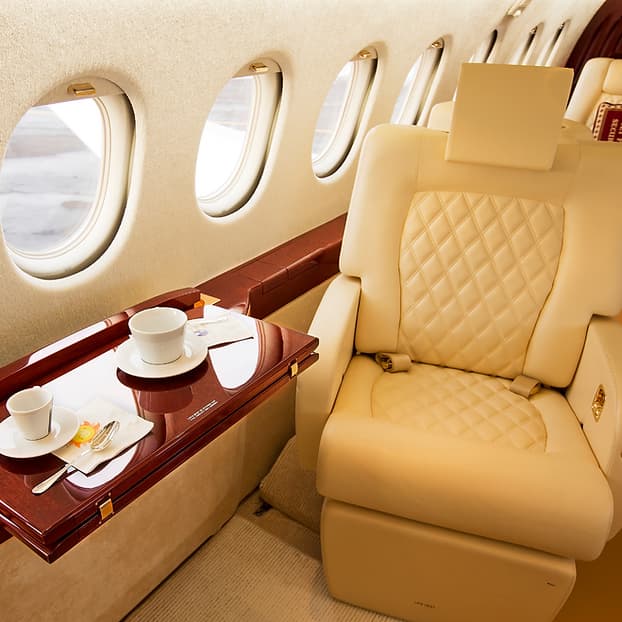 Falcon 2000 N214LD