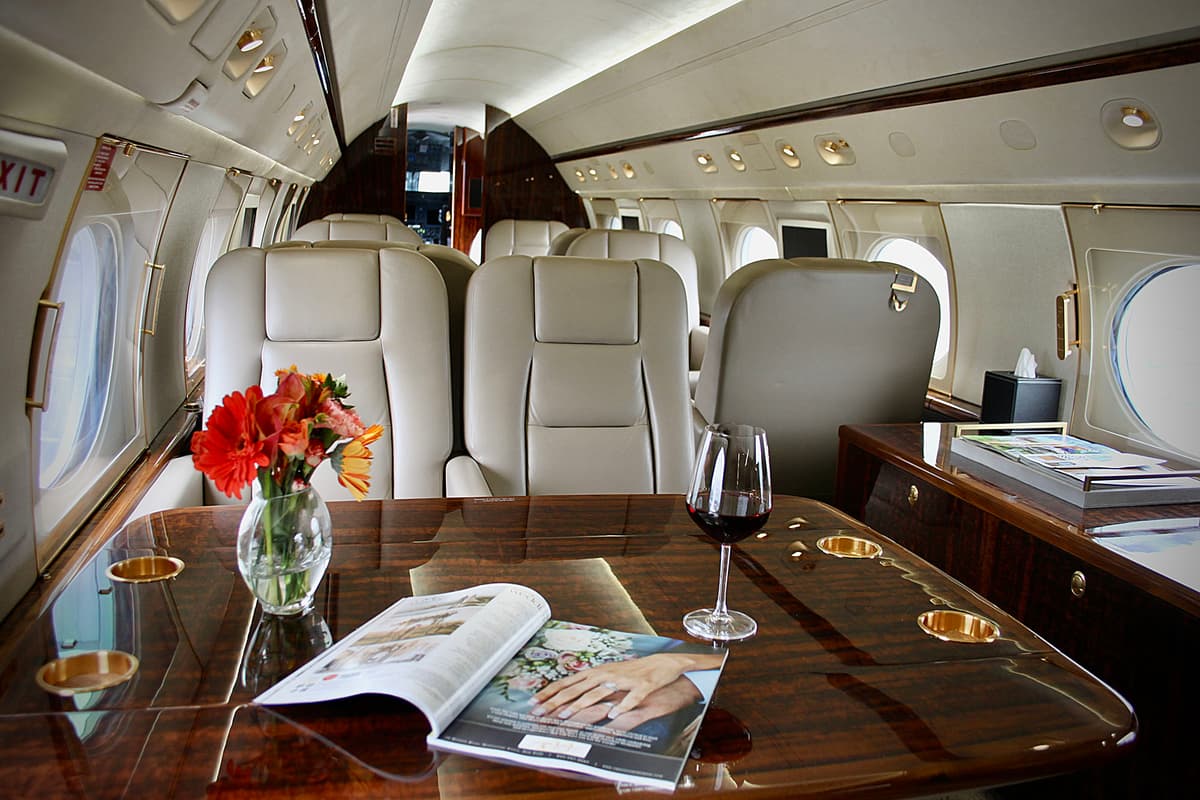 Gulfstream V N215BB