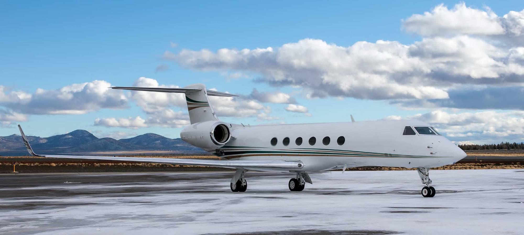 Gulfstream V N215BB