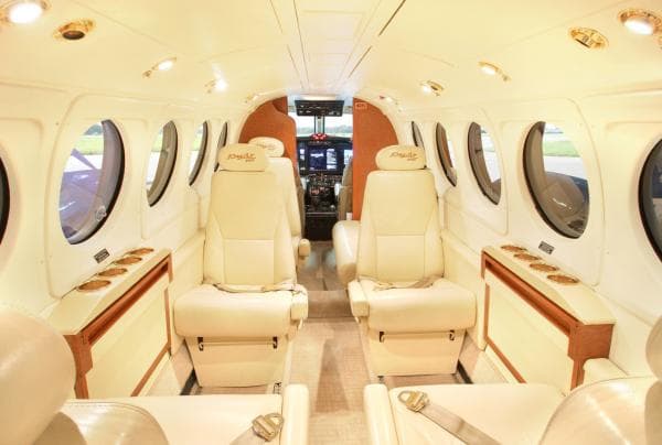 Beechcraft King Air 200 N220RA