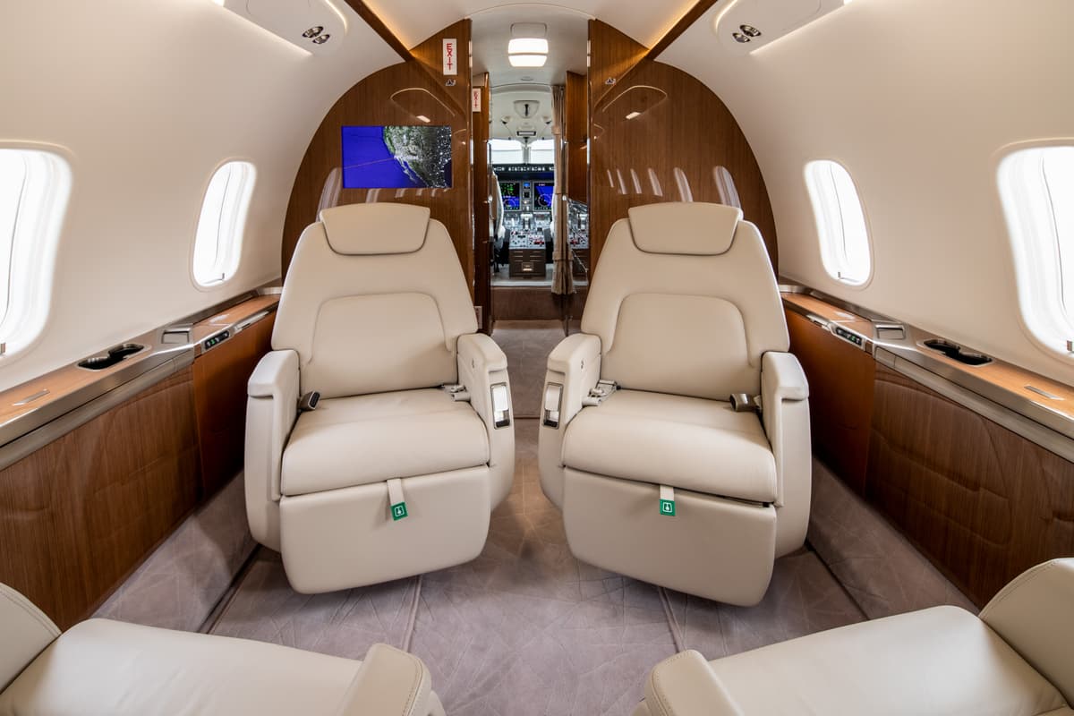 Challenger 350 N228PK
