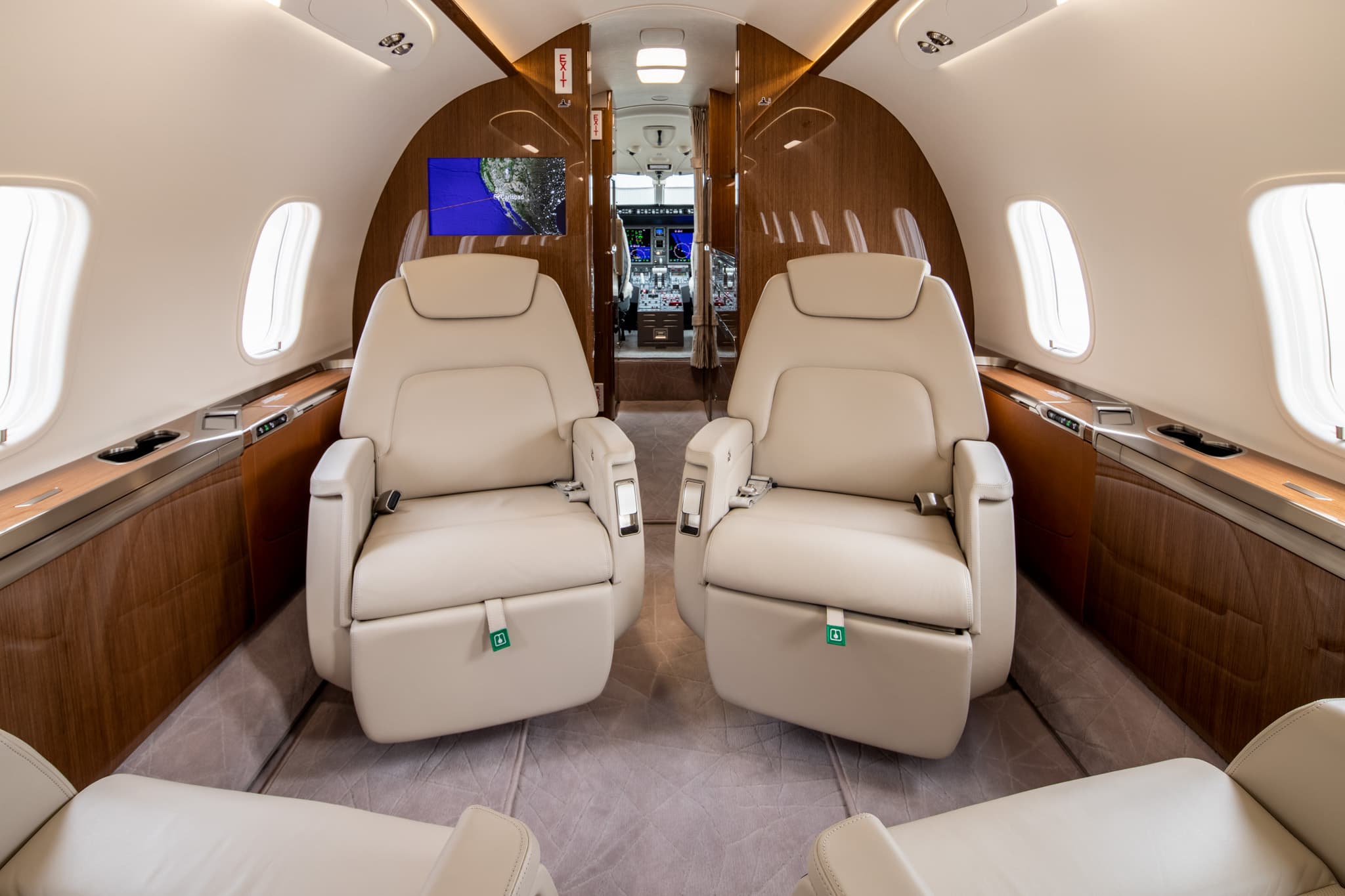 Challenger 350 N228PK