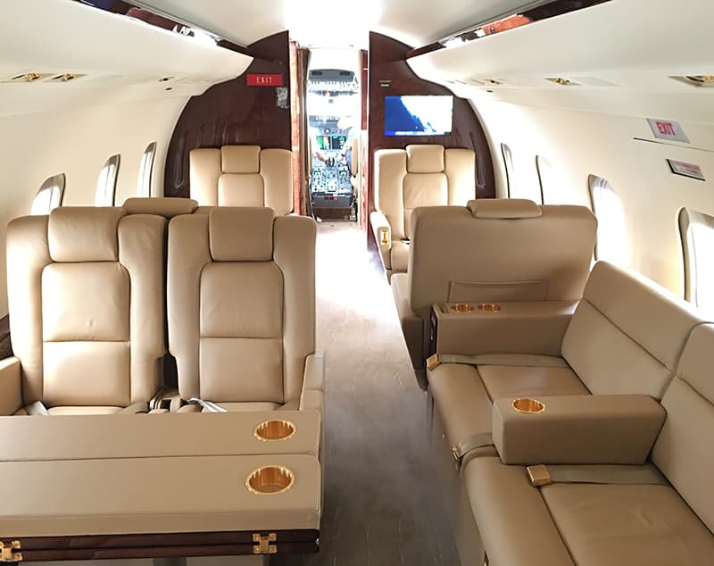 Challenger 604 N243BA