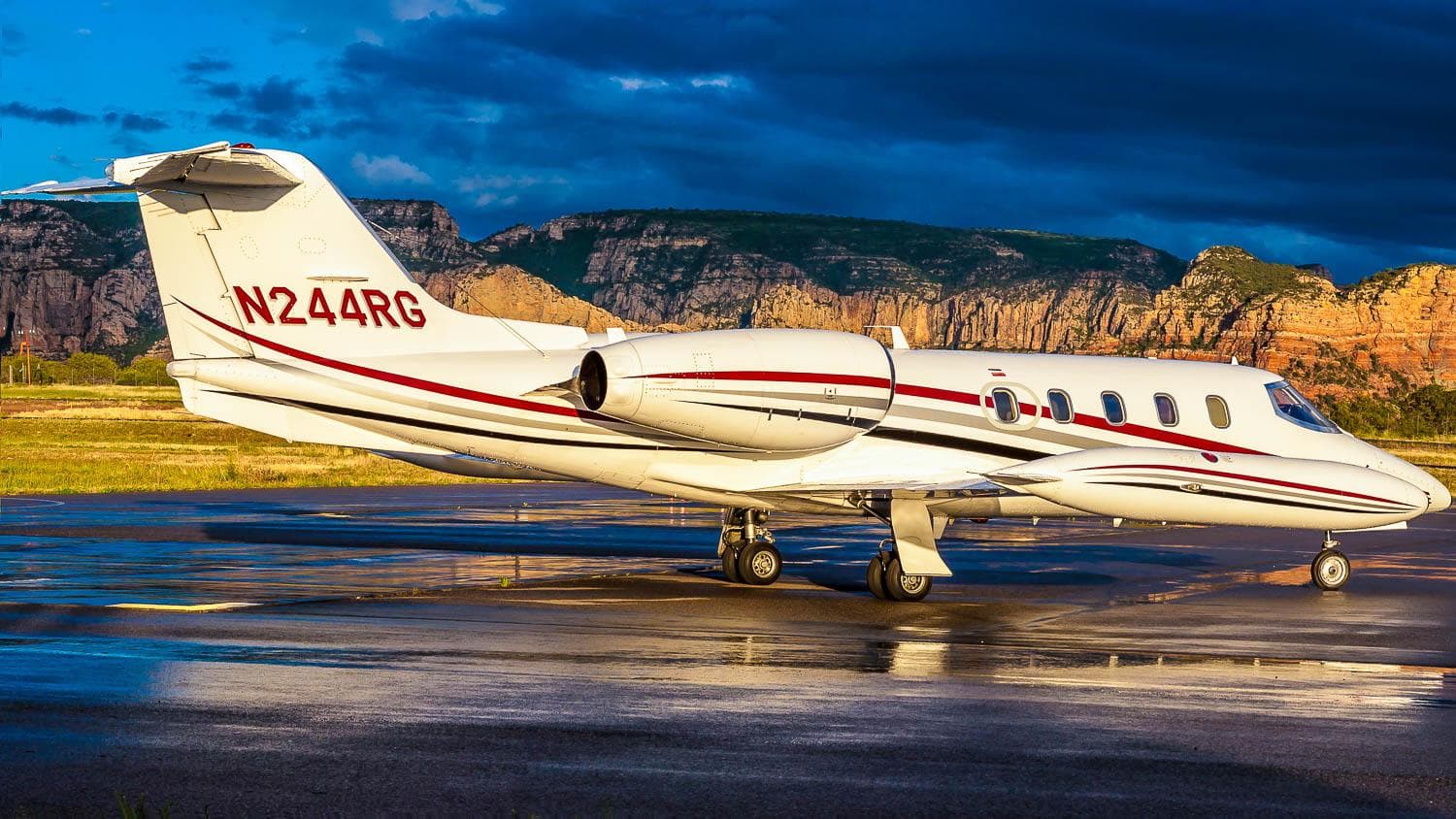 Learjet 35 N244RG