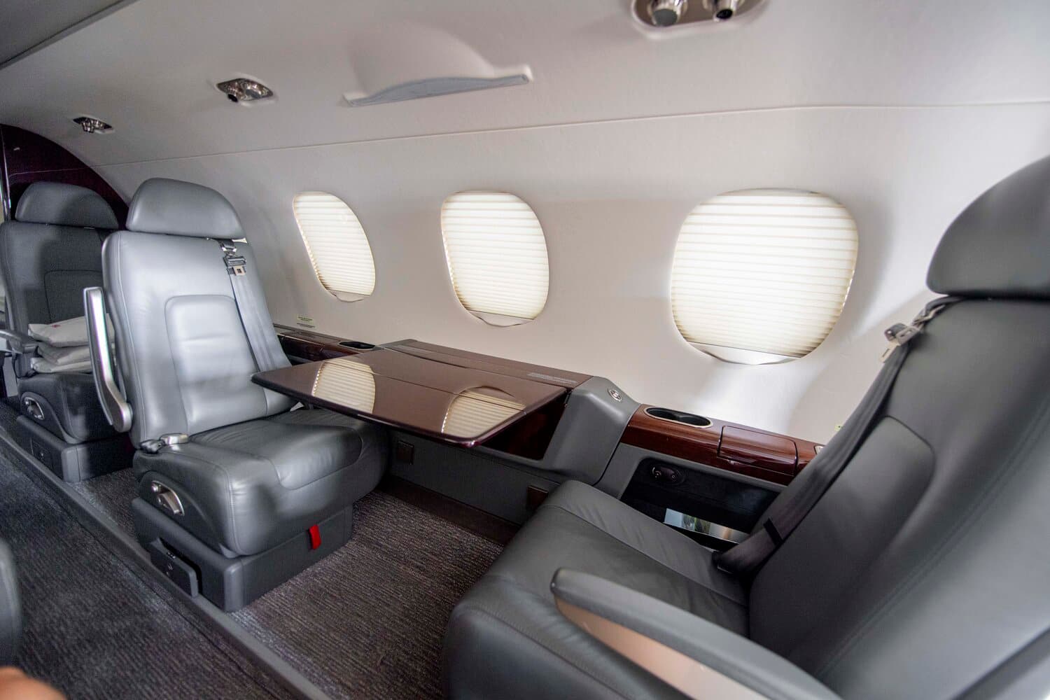 Embraer Phenom 300 N247CM