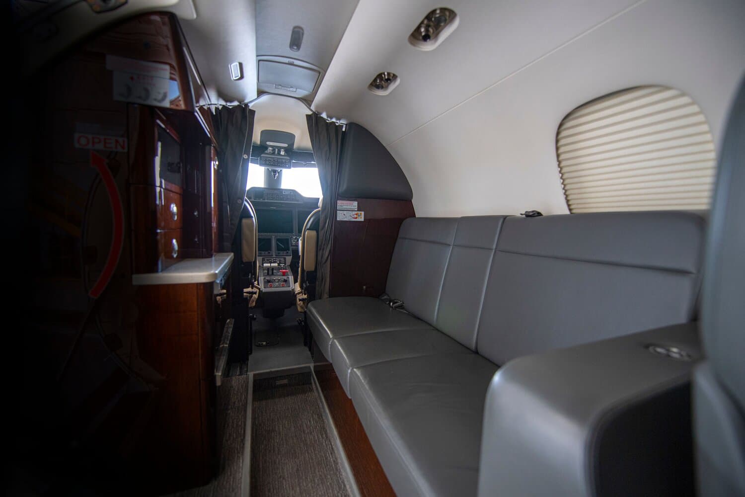 Embraer Phenom 300 N247CM