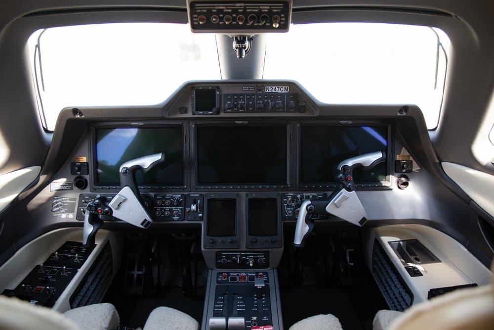 Embraer Phenom 300 N247CM