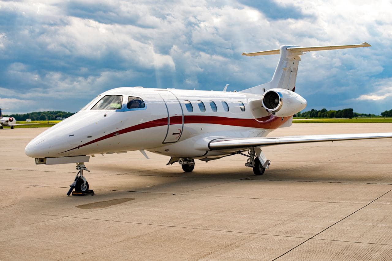 Embraer Phenom 300 N247CM