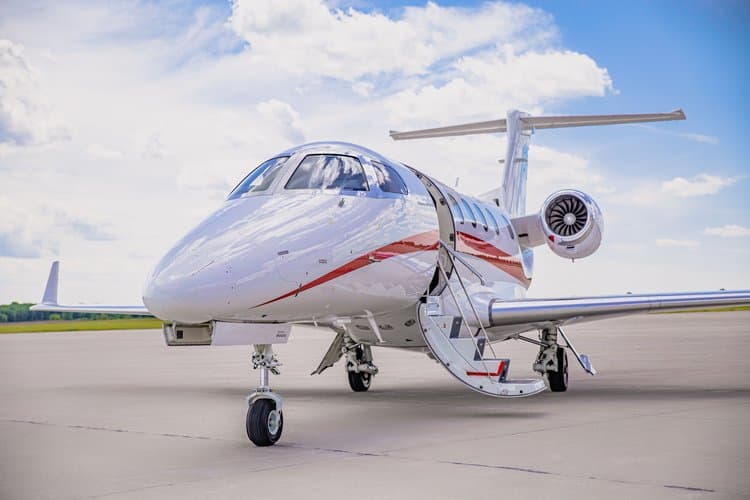 Embraer Phenom 300 N247CM