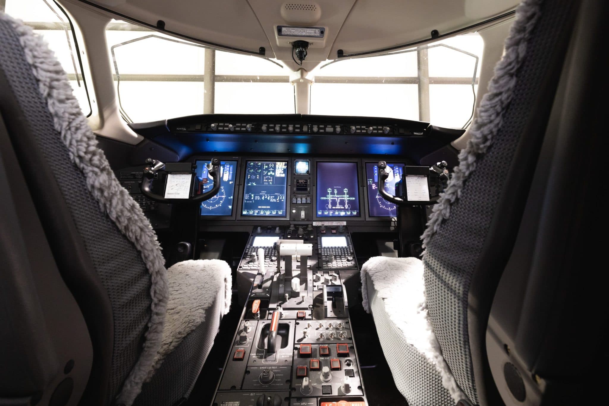 Challenger 300 N247FS