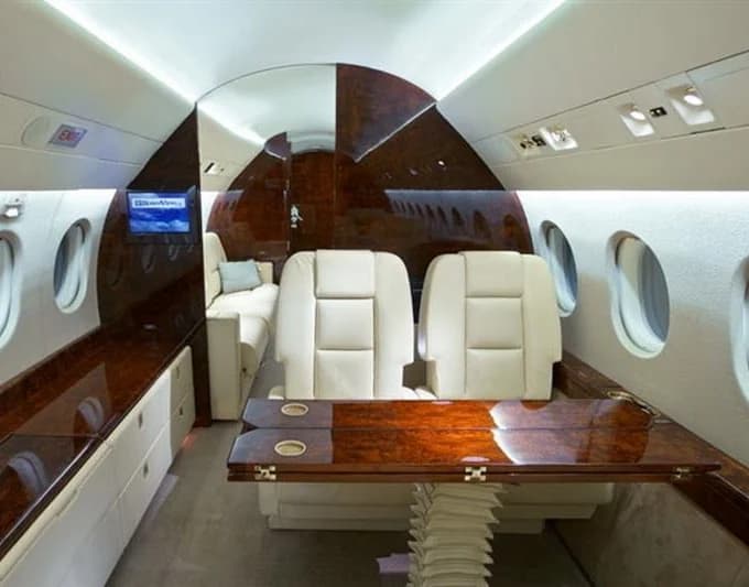 Falcon 900B N24FJ