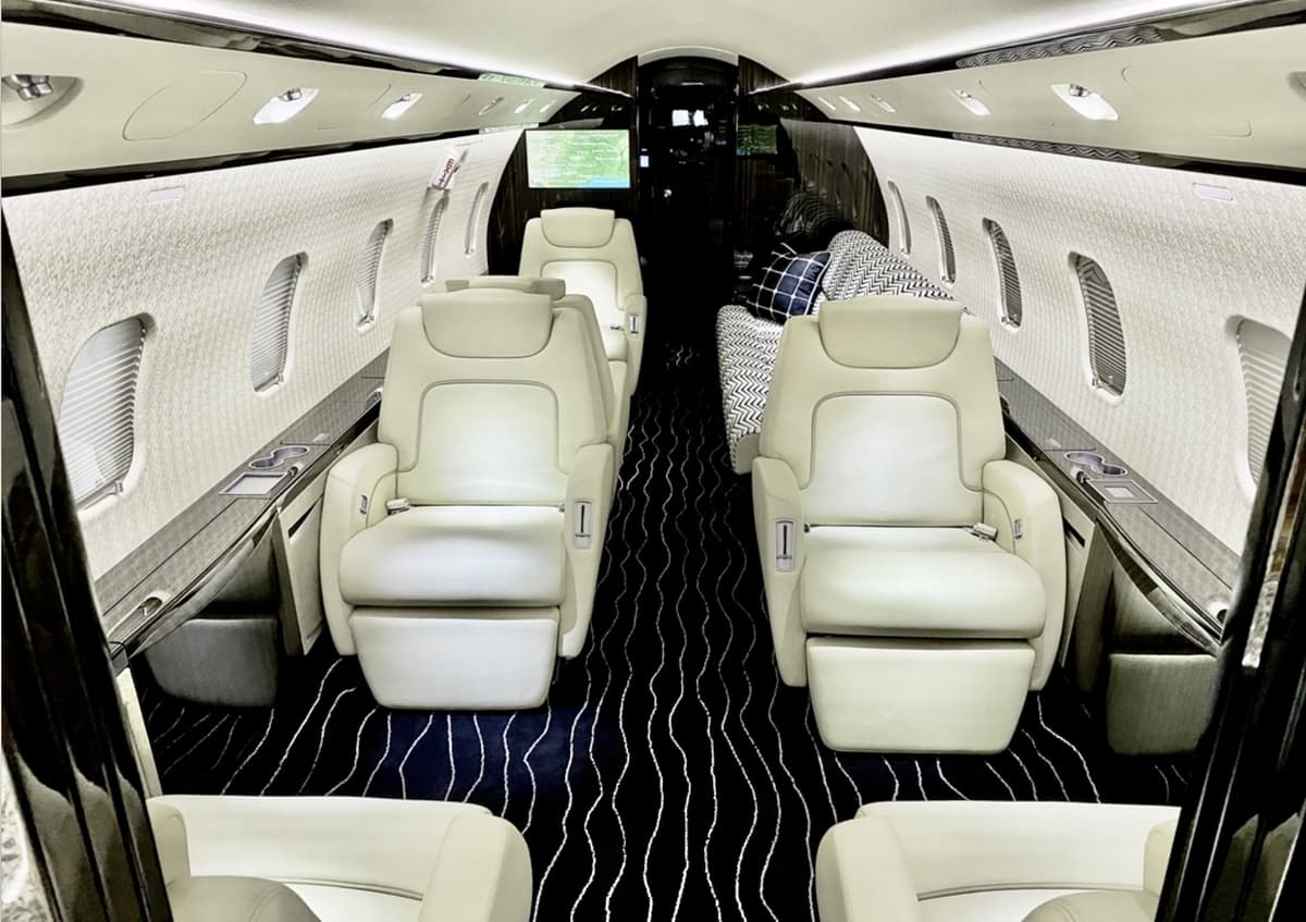 Challenger 300 N253XS