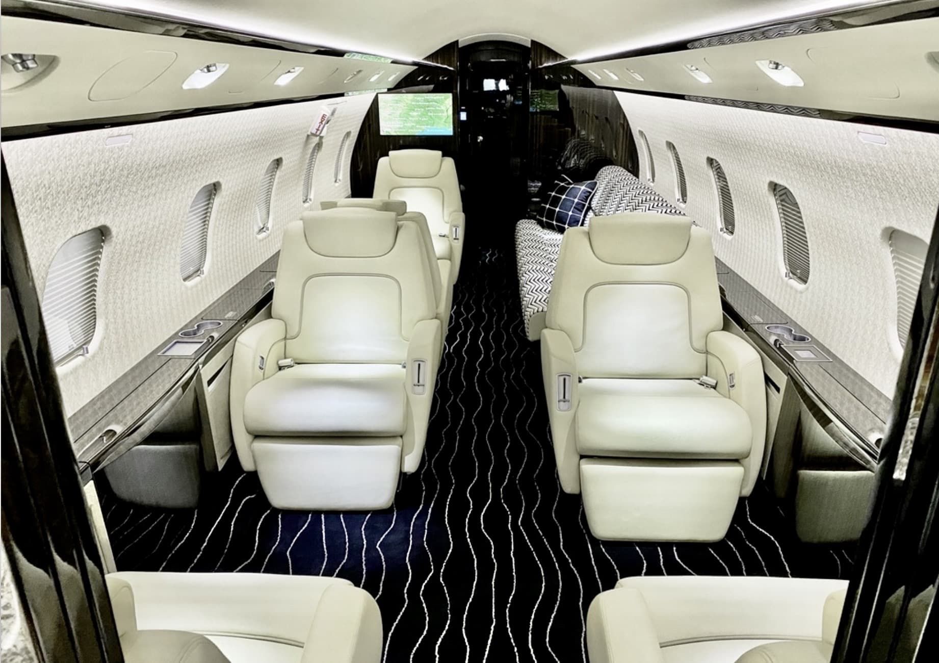 Challenger 300 N253XS