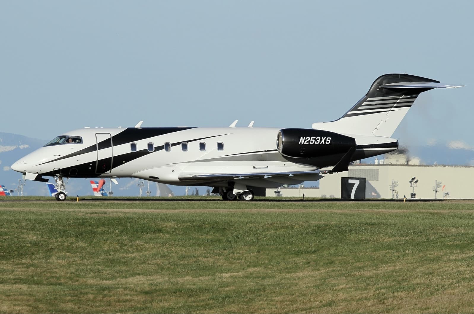 Challenger 300 N253XS