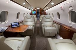 Challenger 300 N256GG