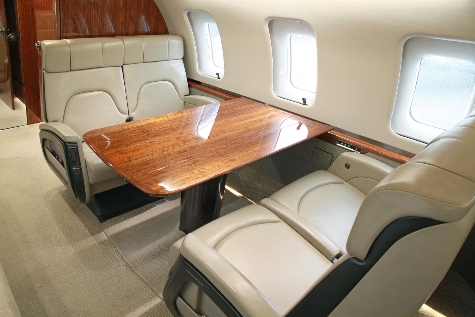 Challenger 650 N258GC