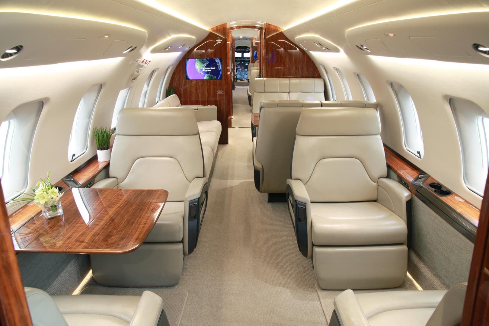 Challenger 650 N258GC