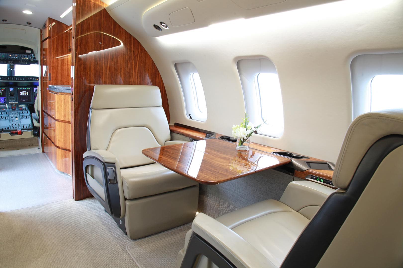 Challenger 650 N258GC