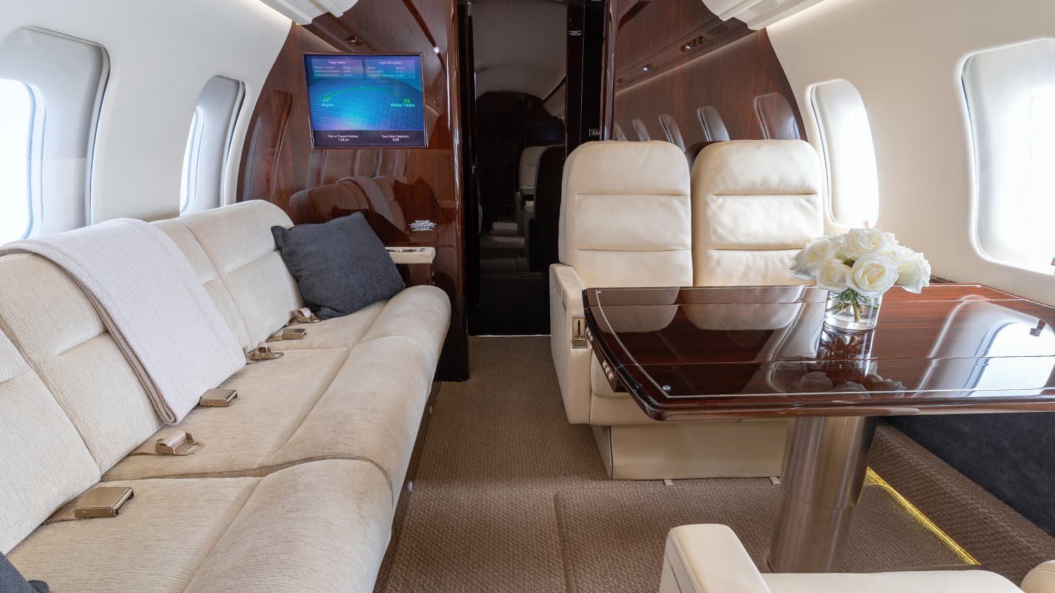 Challenger 604 N267DW