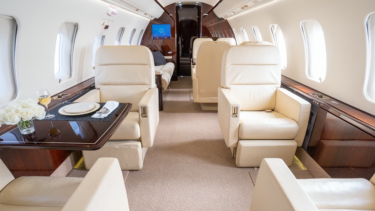 Challenger 604 N267DW